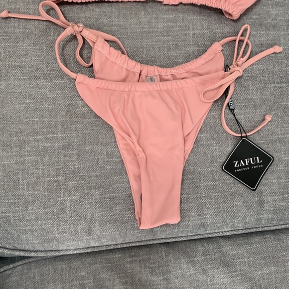 Pink Bikini - Picture 3 of 5